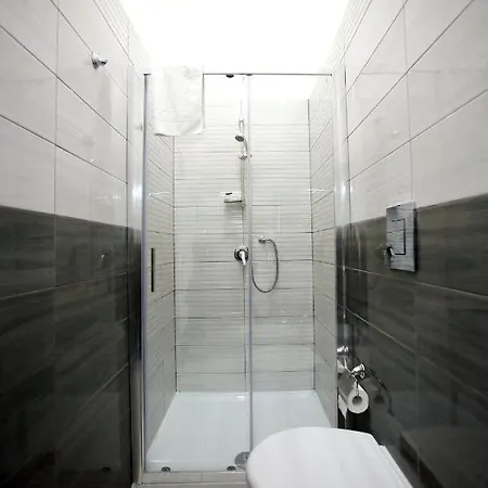 ゲストハウス Live 4*