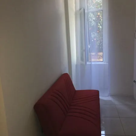 Live בית הארחה נאפולי